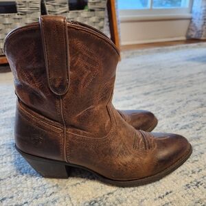 Ariat Women's Darlin Sassy Western Booties Round Toe 7 Brown